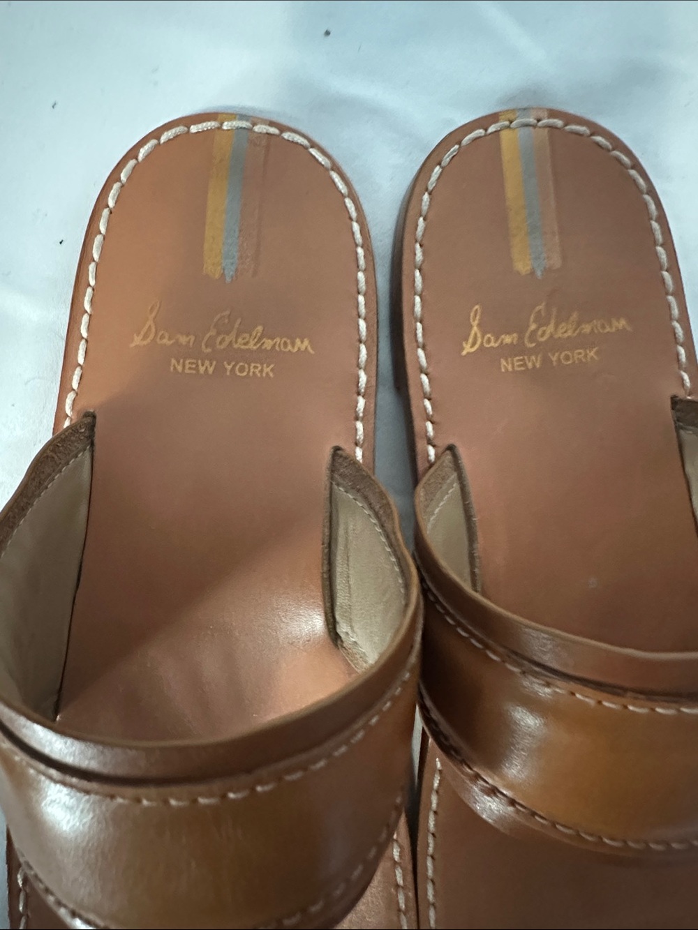 Sam Edelman Women’s Brown Leather Toe-Loop Slide Sandals - Picture 3 of 7